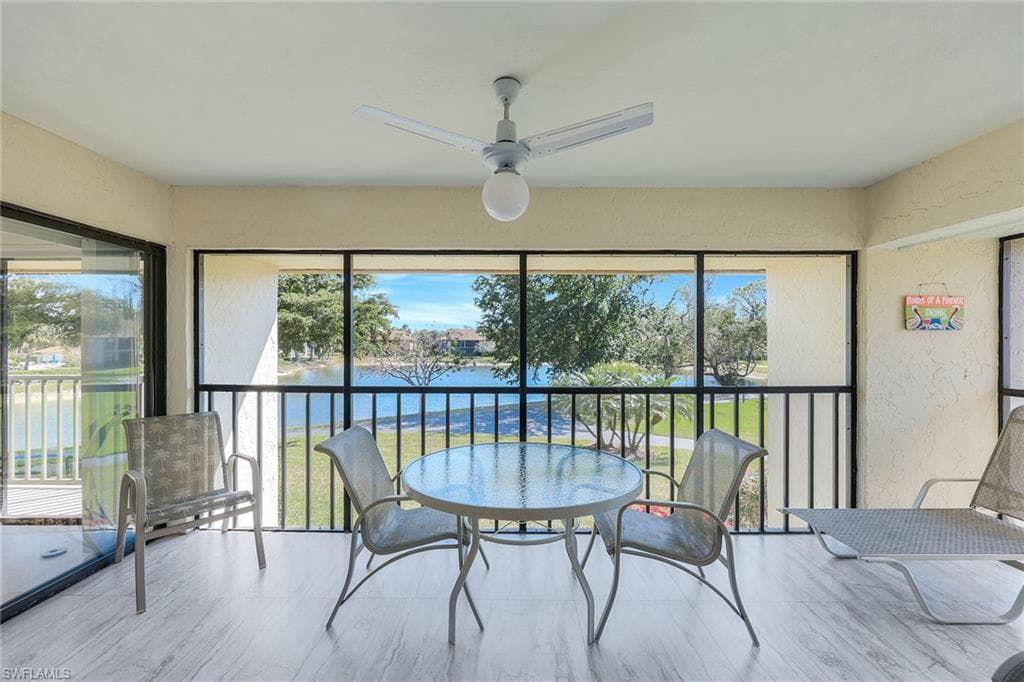 528 Retreat Dr 203, Naples, FL 34110-4