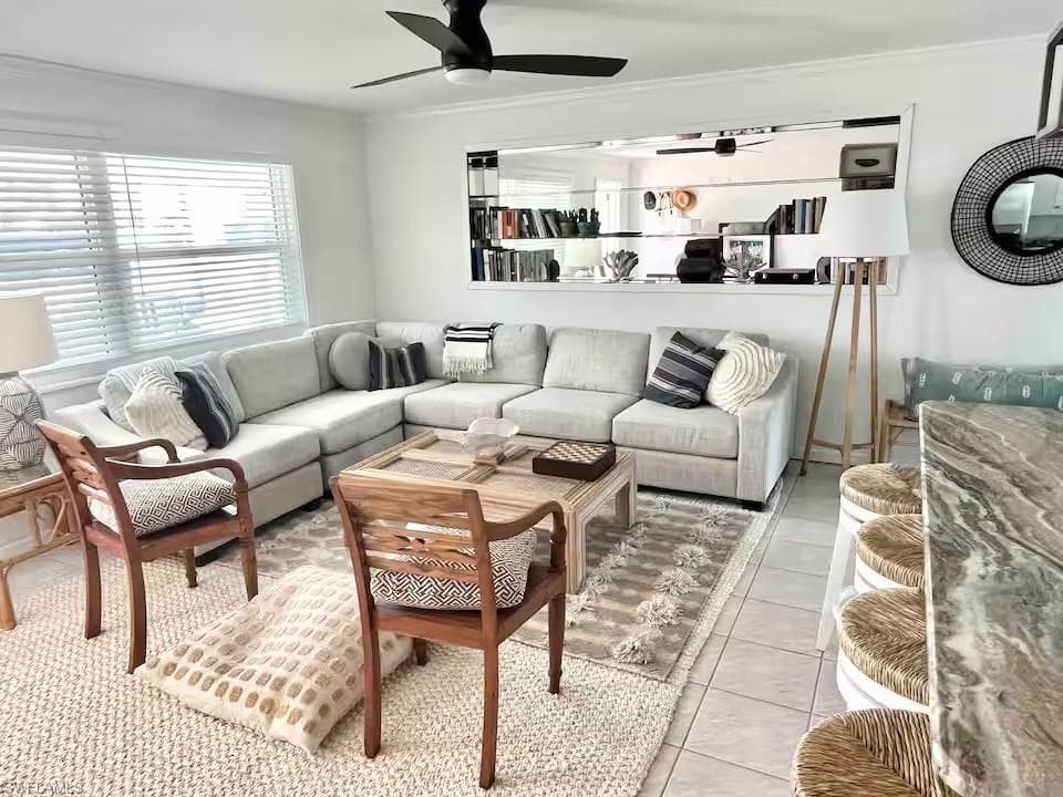 1159 Holiday Ln, Naples, FL 34104-8