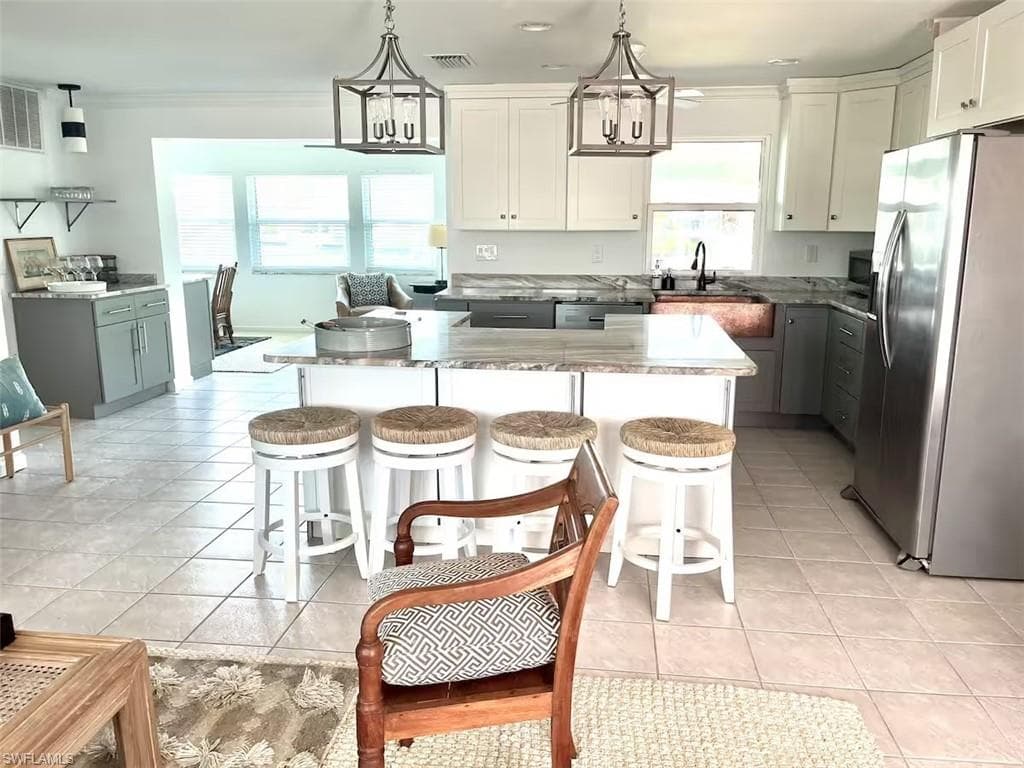 1159 Holiday Ln, Naples, FL 34104-10