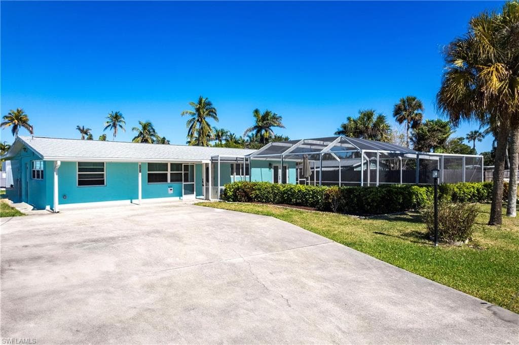 1159 Holiday Ln, Naples, FL 34104-5