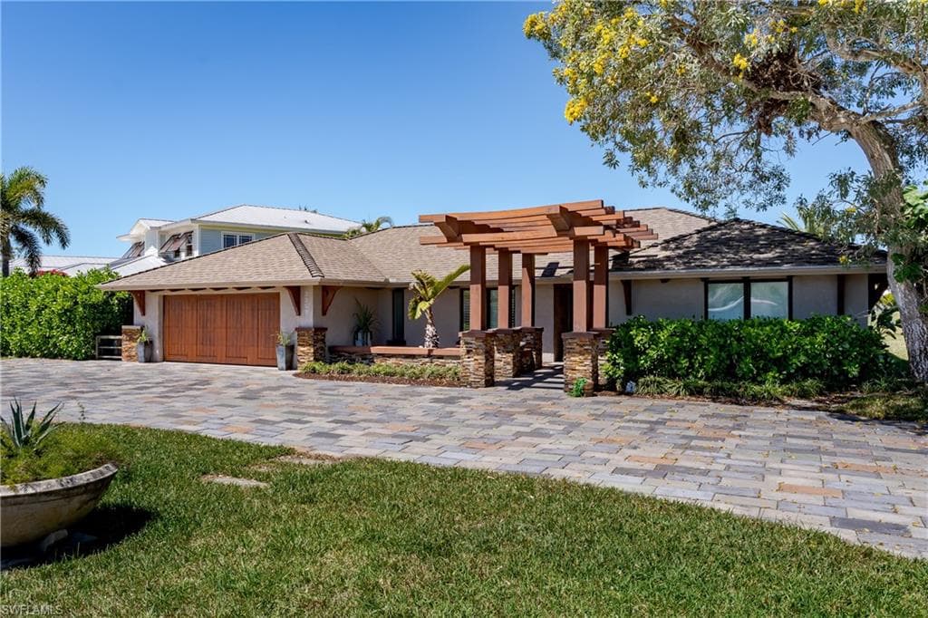 2257 Regal Way, Naples, FL 34110-4