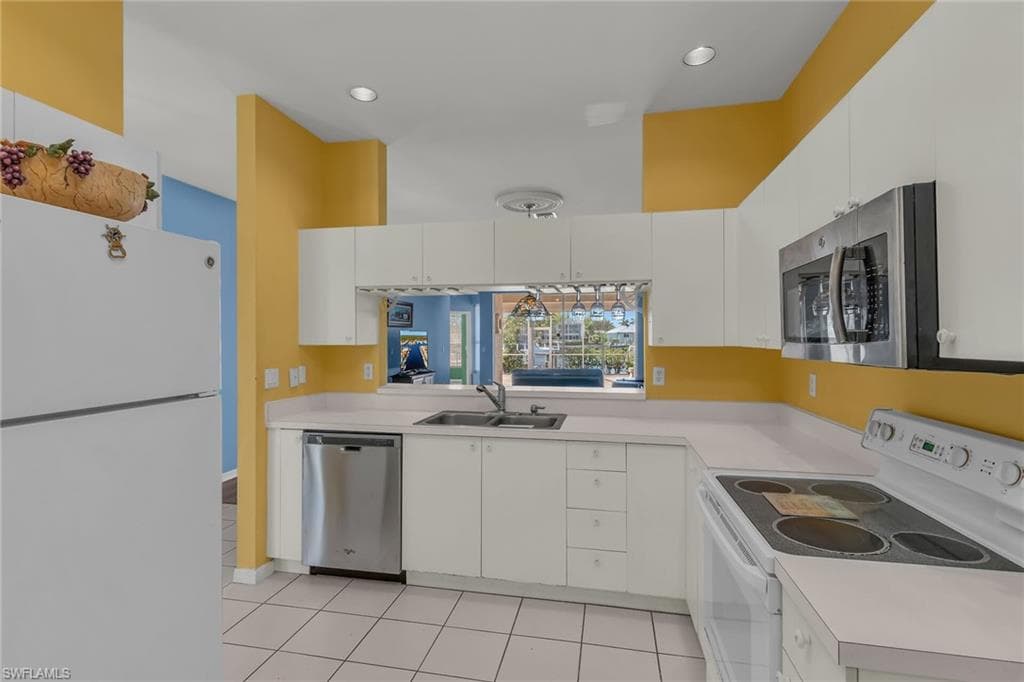 274 Stella Maris Dr S, Naples, FL 34114-9