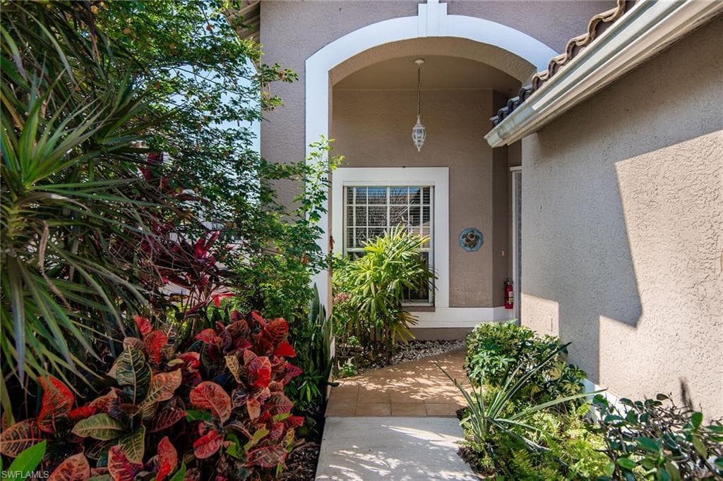 274 Stella Maris Dr S, Naples, FL 34114-4