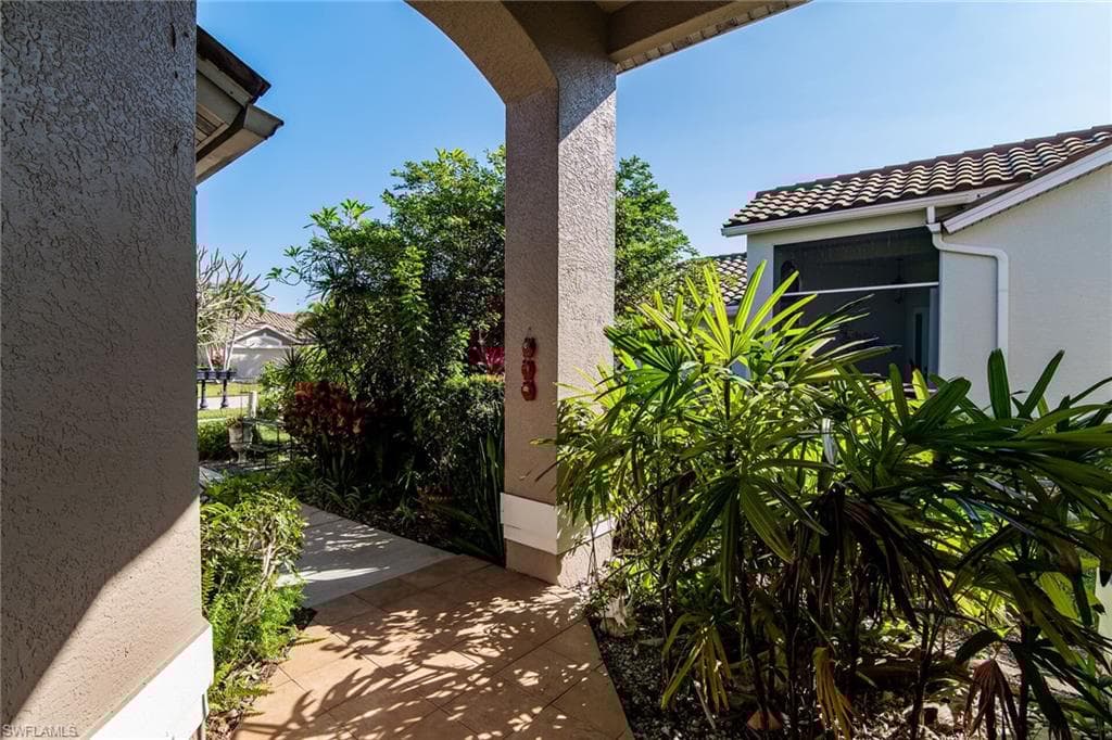 274 Stella Maris Dr S, Naples, FL 34114-5
