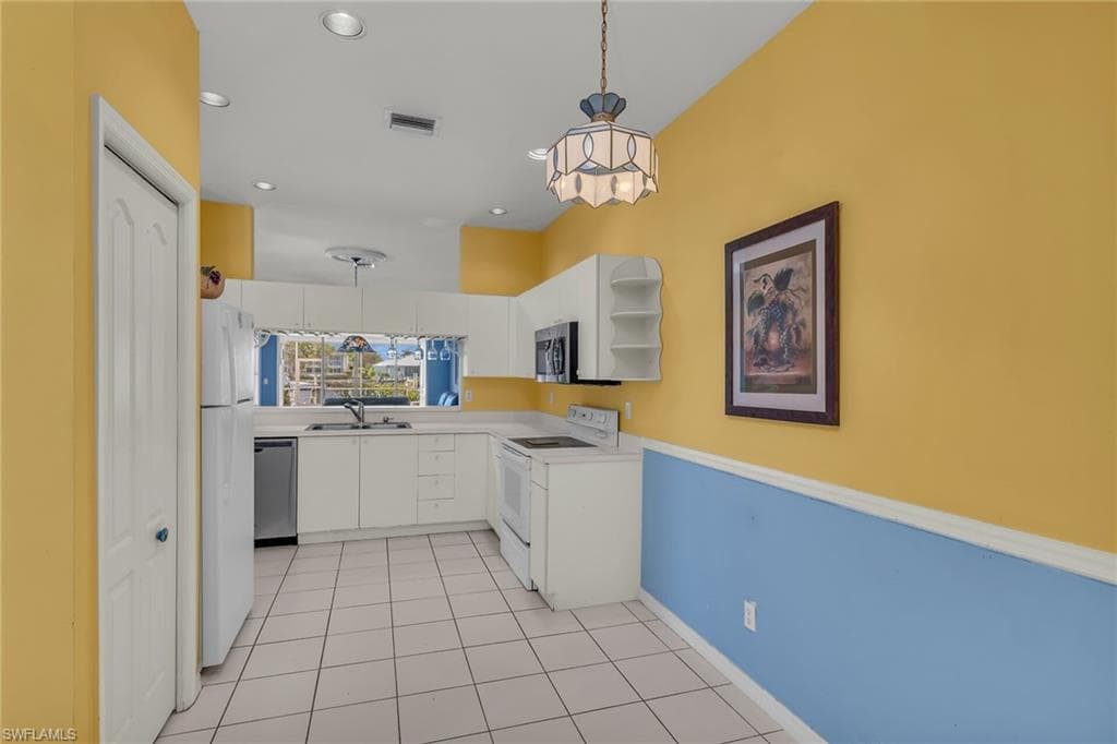 274 Stella Maris Dr S, Naples, FL 34114-8