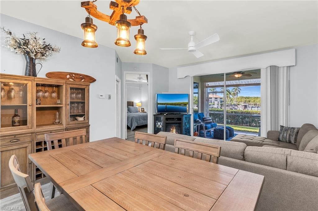 194 Newport Dr 903, Naples, FL 34114-9