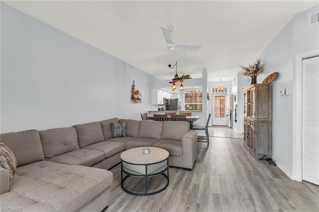 194 Newport Dr 903, Naples, FL 34114-10