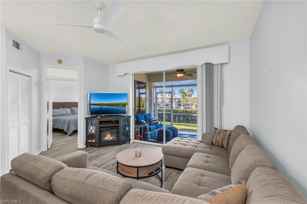 194 Newport Dr 903, Naples, FL 34114-11