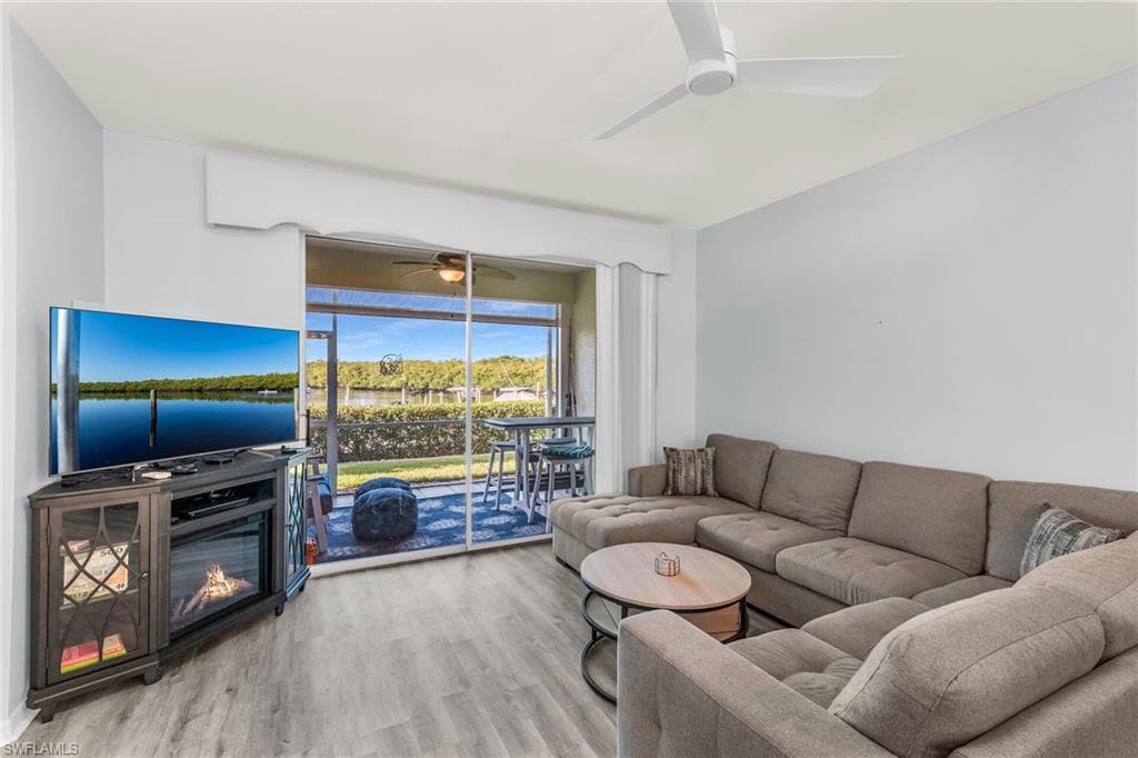 194 Newport Dr 903, Naples, FL 34114-12
