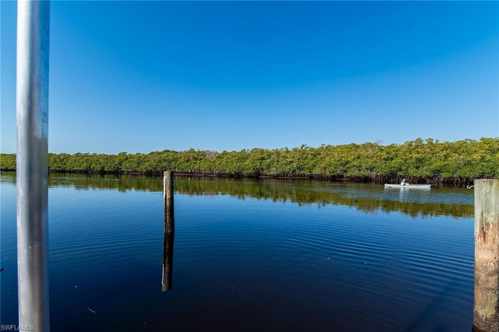 194 Newport Dr 903, Naples, FL 34114-15