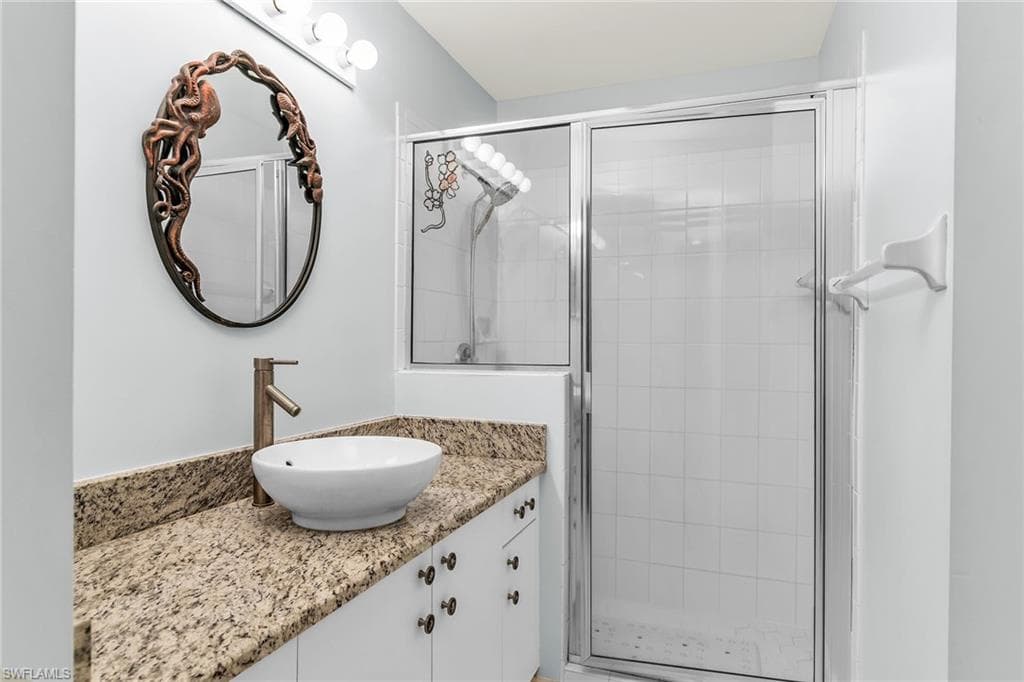 194 Newport Dr 903, Naples, FL 34114-18