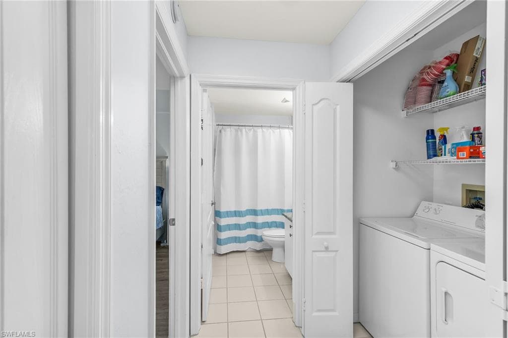 194 Newport Dr 903, Naples, FL 34114-21