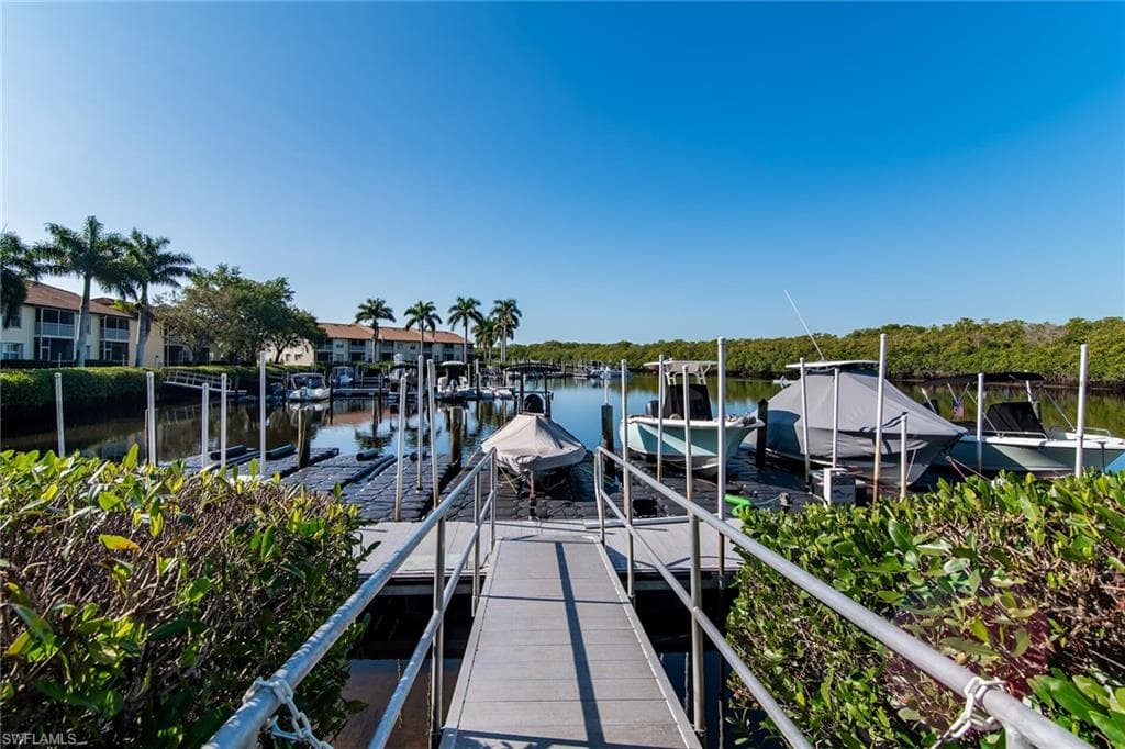 194 Newport Dr 903, Naples, FL 34114-23