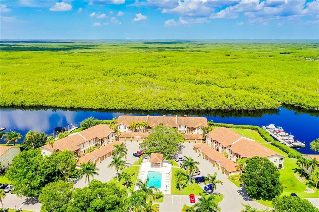 194 Newport Dr 903, Naples, FL 34114-27