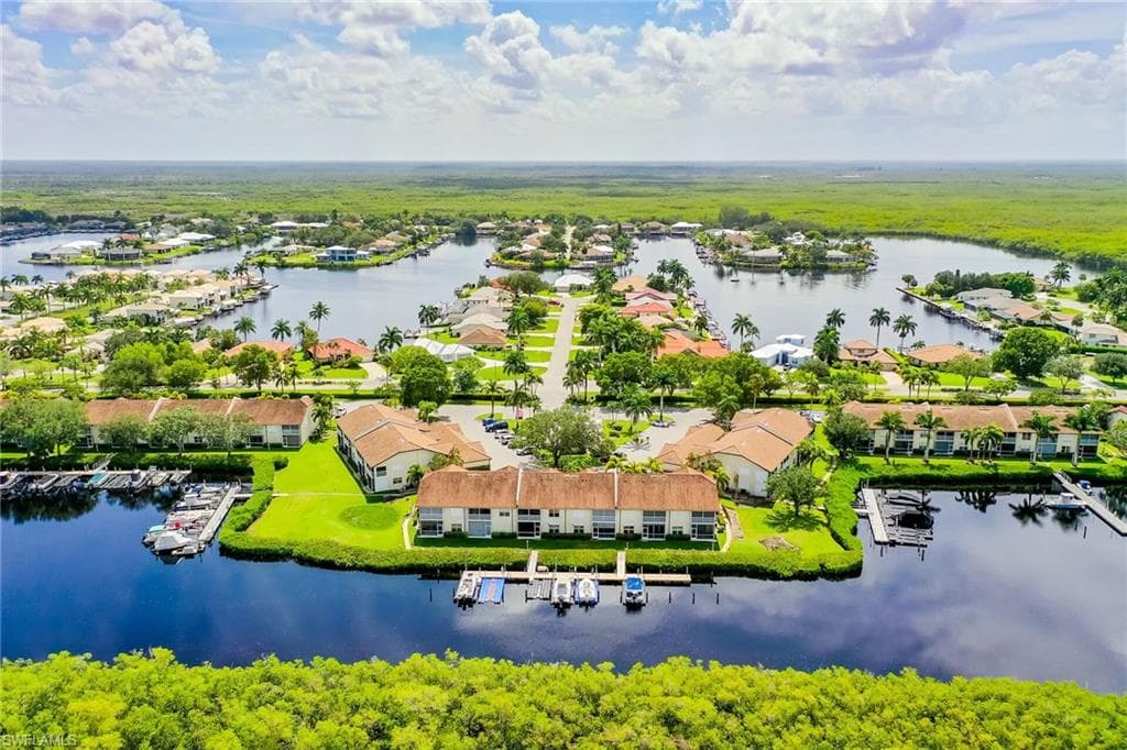 194 Newport Dr 903, Naples, FL 34114-30
