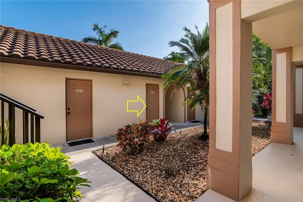 194 Newport Dr 903, Naples, FL 34114-4