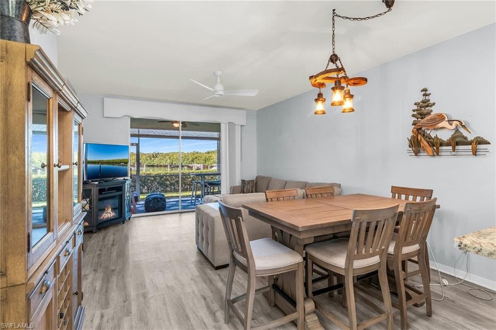 194 Newport Dr 903, Naples, FL 34114-8