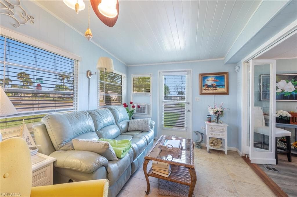 523 Charlemagne Blvd, Naples, FL 34112-9