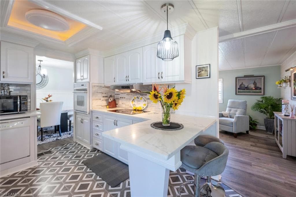 523 Charlemagne Blvd, Naples, FL 34112-10