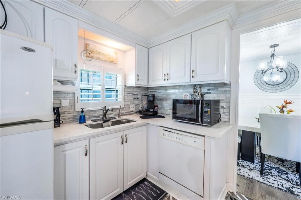 523 Charlemagne Blvd, Naples, FL 34112-12