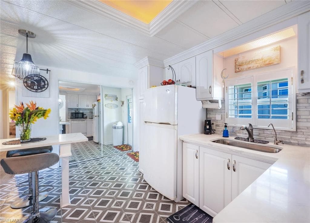 523 Charlemagne Blvd, Naples, FL 34112-13
