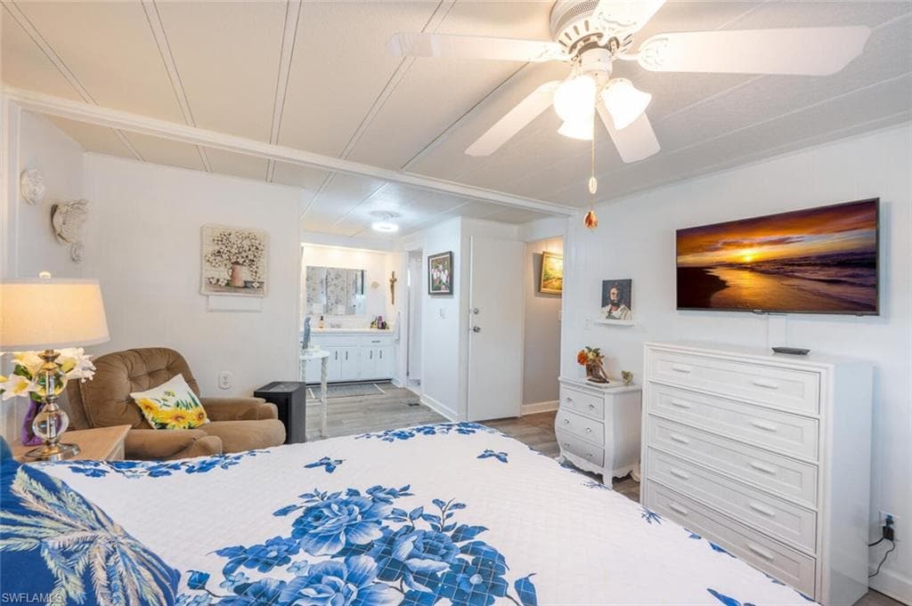 523 Charlemagne Blvd, Naples, FL 34112-16
