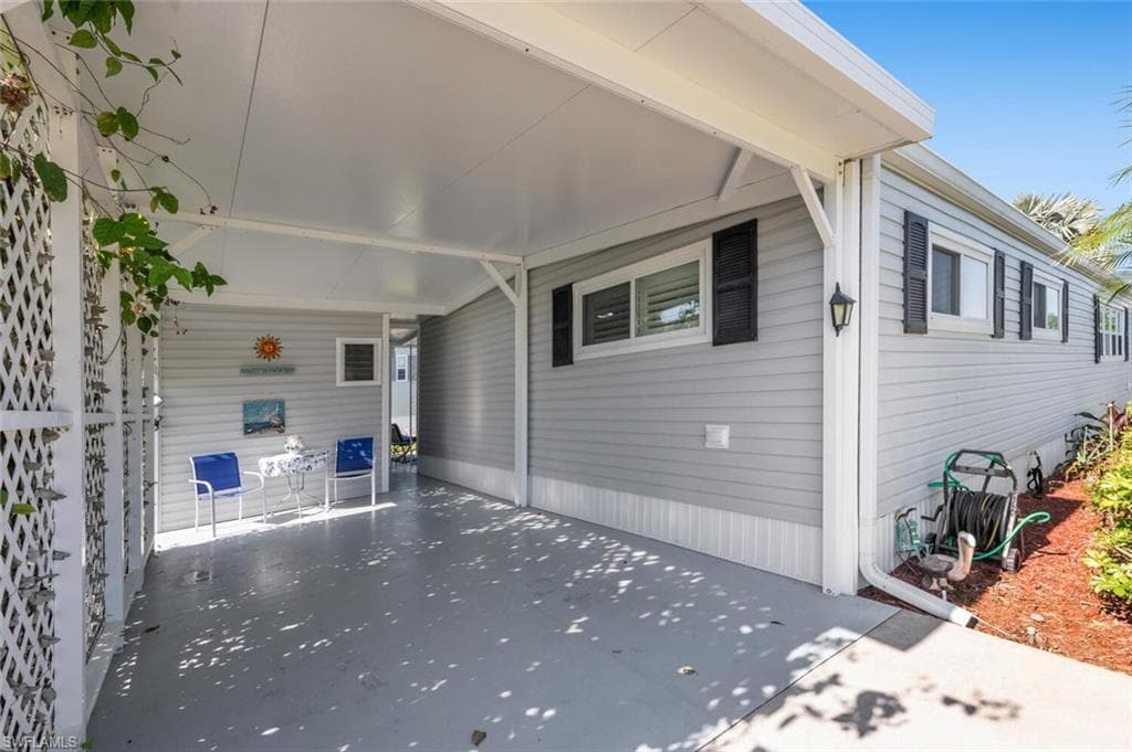 523 Charlemagne Blvd, Naples, FL 34112-21