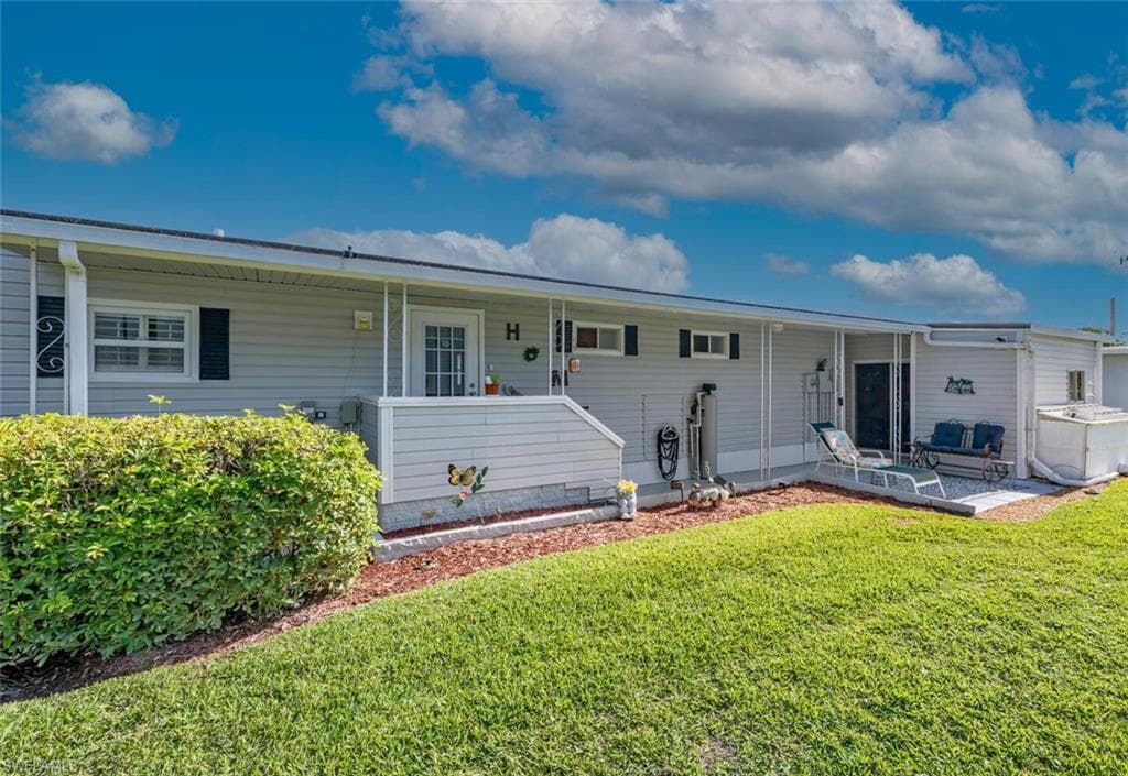523 Charlemagne Blvd, Naples, FL 34112-3
