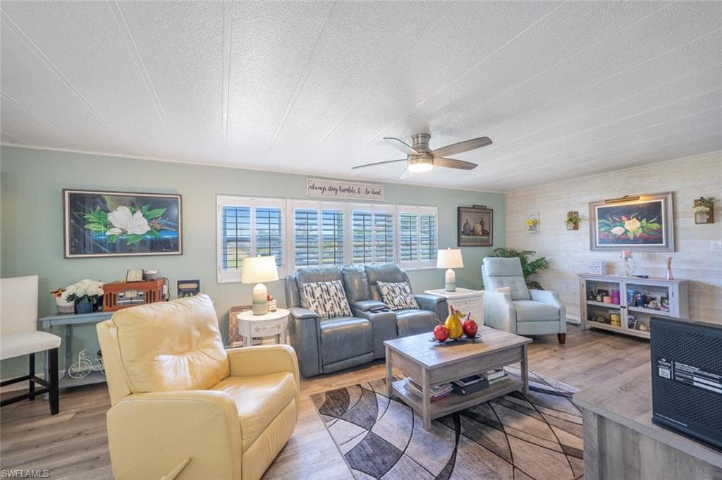 523 Charlemagne Blvd, Naples, FL 34112-5