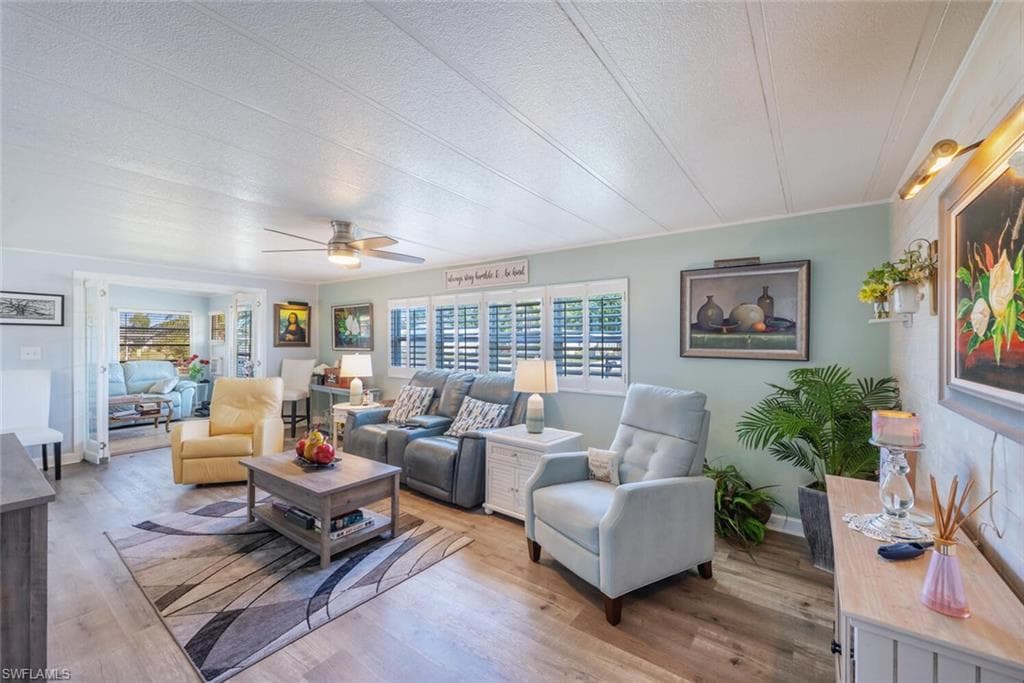 523 Charlemagne Blvd, Naples, FL 34112-6