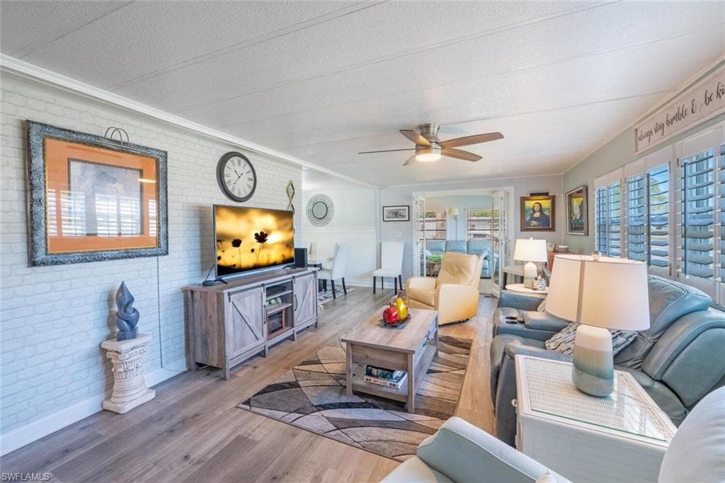 523 Charlemagne Blvd, Naples, FL 34112-7