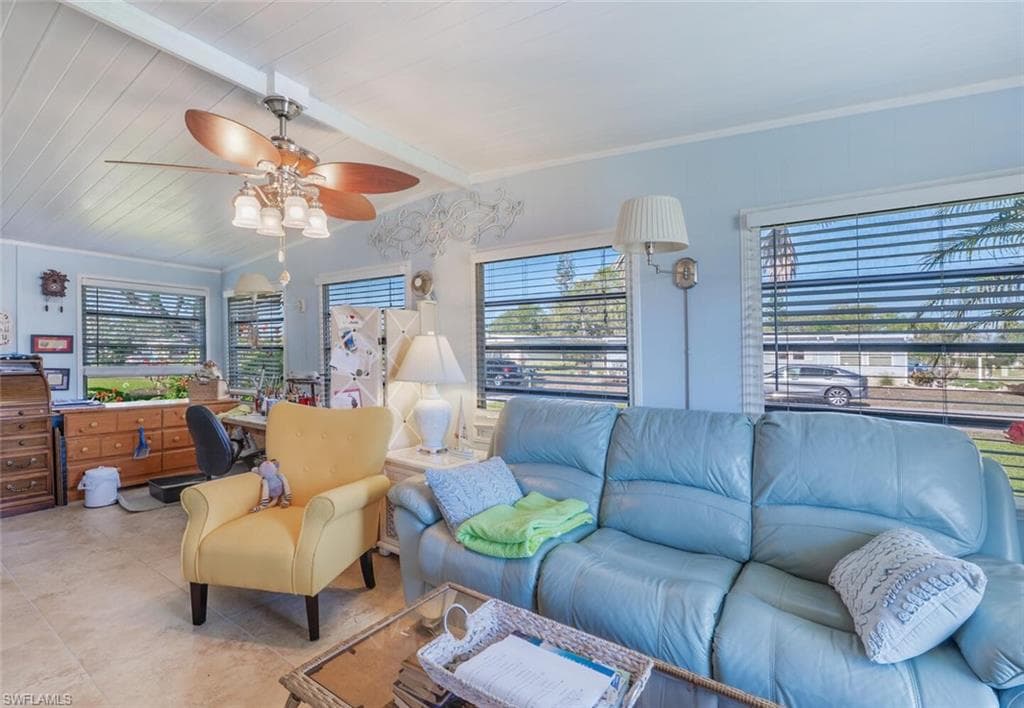523 Charlemagne Blvd, Naples, FL 34112-8