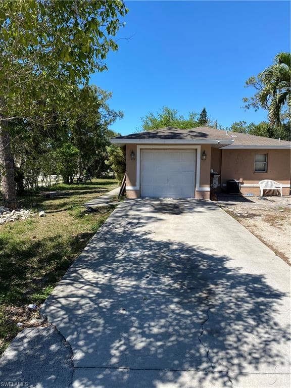 5248 Floridan Ave, Naples, FL 34113-1