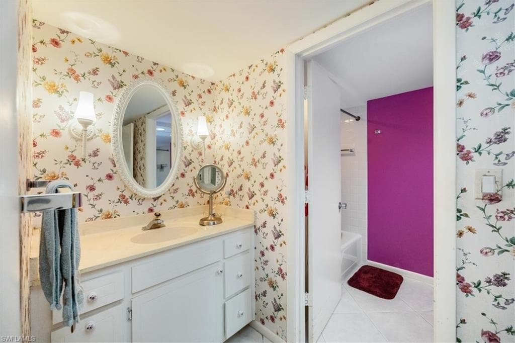 102 Wilderness Way 244, Naples, FL 34105-16