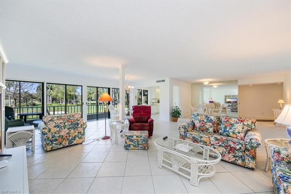 102 Wilderness Way 244, Naples, FL 34105-3