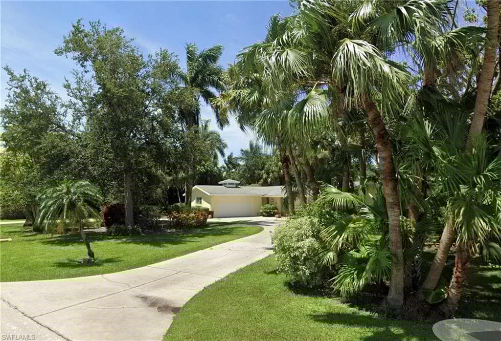 289 Spring Line Dr, Naples, FL 34102-1