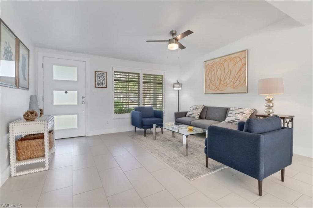 2048 Harbor Ln, Naples, FL 34104-10
