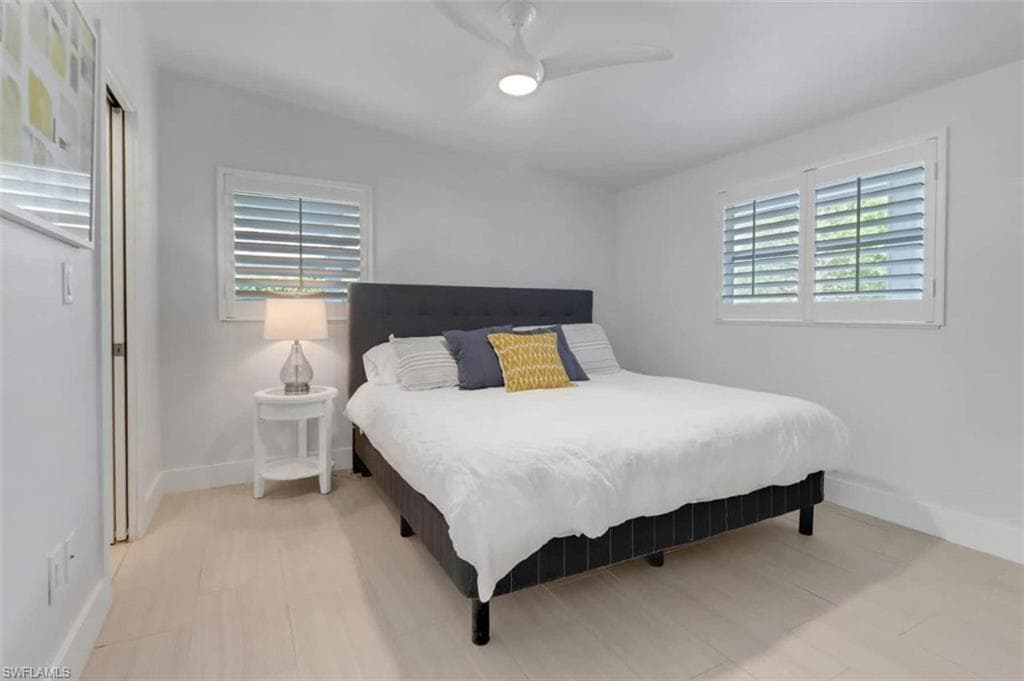 2048 Harbor Ln, Naples, FL 34104-21