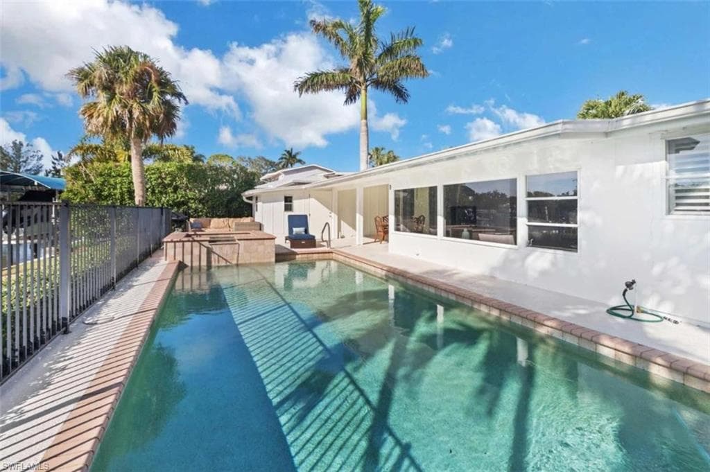 2048 Harbor Ln, Naples, FL 34104-29