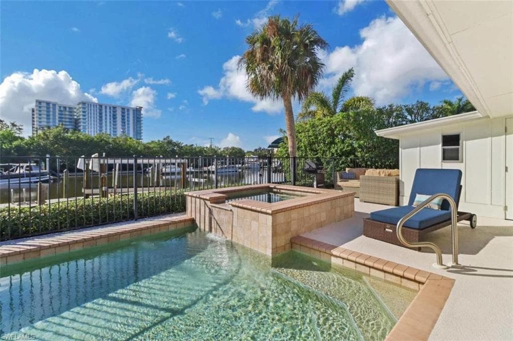 2048 Harbor Ln, Naples, FL 34104-31