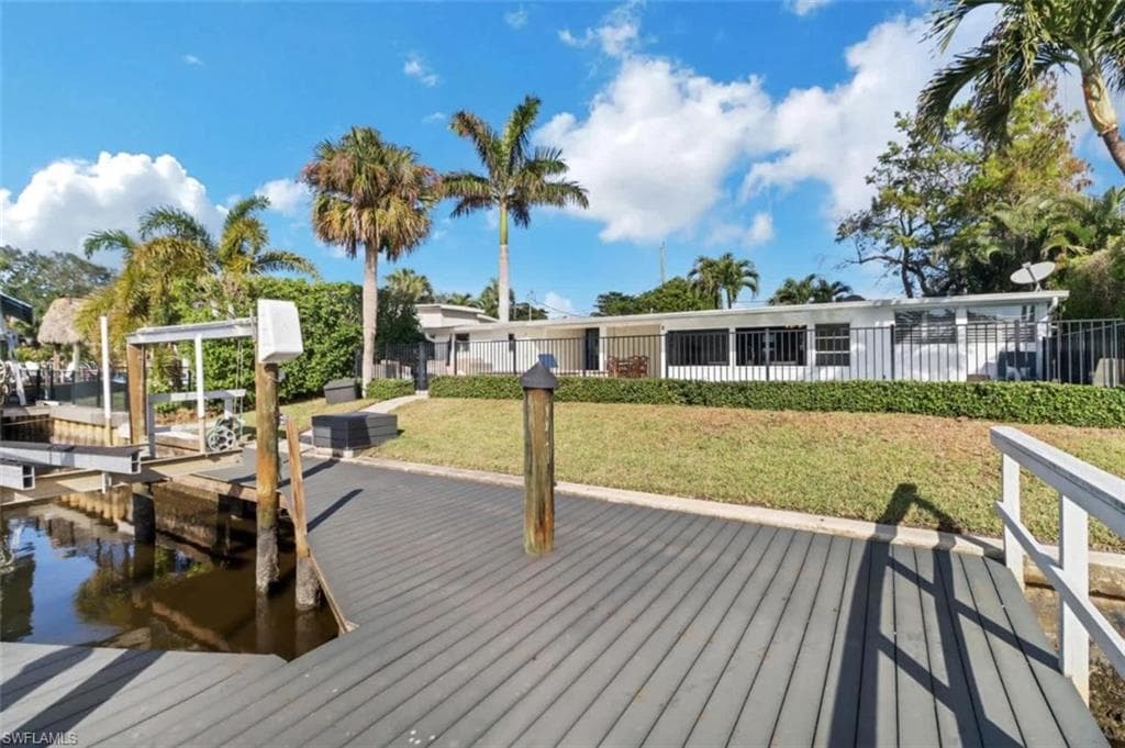2048 Harbor Ln, Naples, FL 34104-34