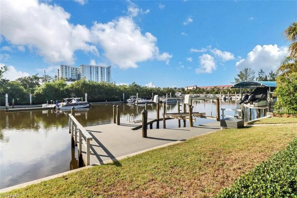 2048 Harbor Ln, Naples, FL 34104-35