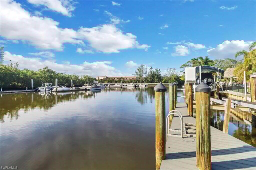 2048 Harbor Ln, Naples, FL 34104-37