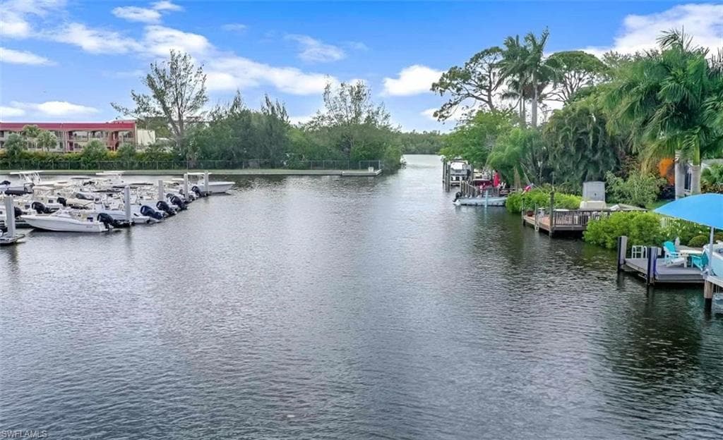 2048 Harbor Ln, Naples, FL 34104-40