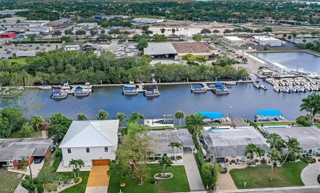2048 Harbor Ln, Naples, FL 34104-42
