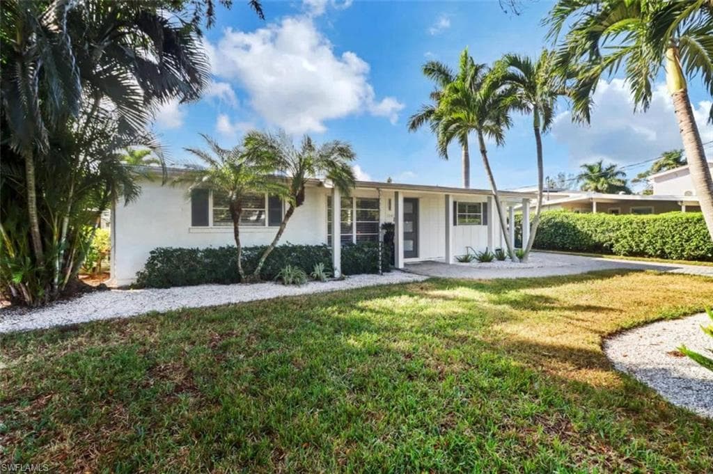 2048 Harbor Ln, Naples, FL 34104-44