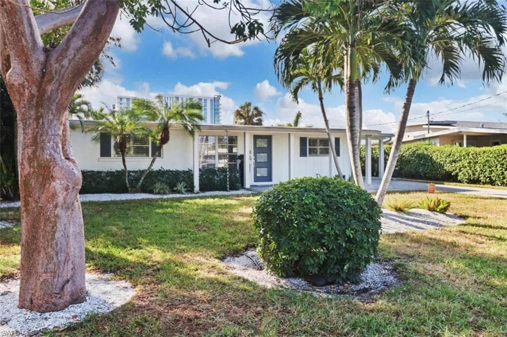 2048 Harbor Ln, Naples, FL 34104-4