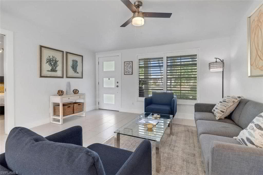 2048 Harbor Ln, Naples, FL 34104-6