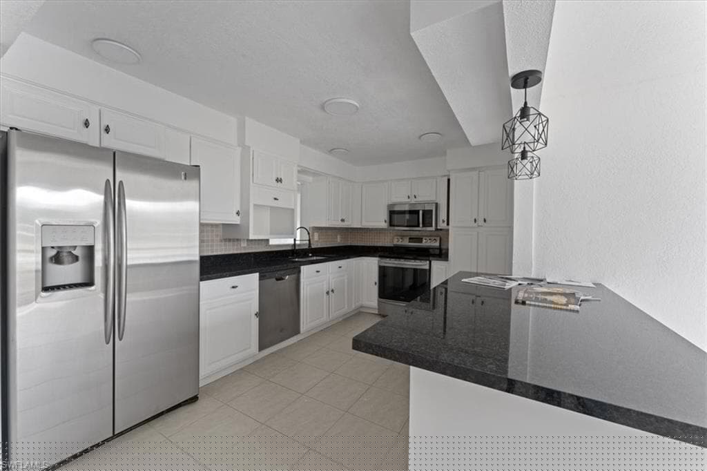 4123 3rd Ave, Cape Coral, FL 33904-15