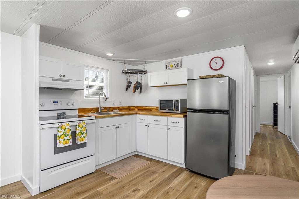 5667 Pine Island Rd NW, Bokeelia, FL 33922-20